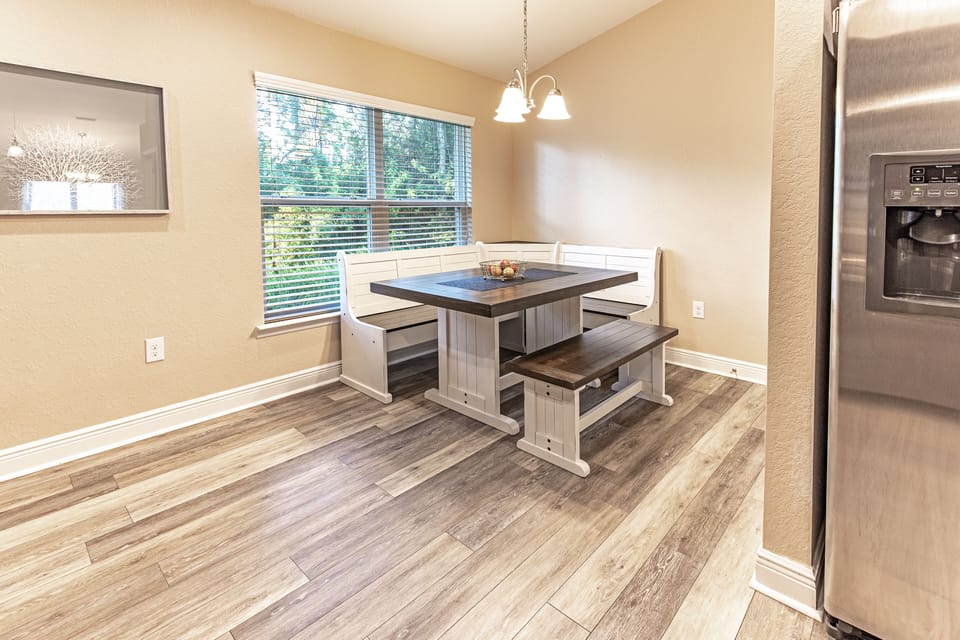Additional Breakfast Nook area in the kitchen