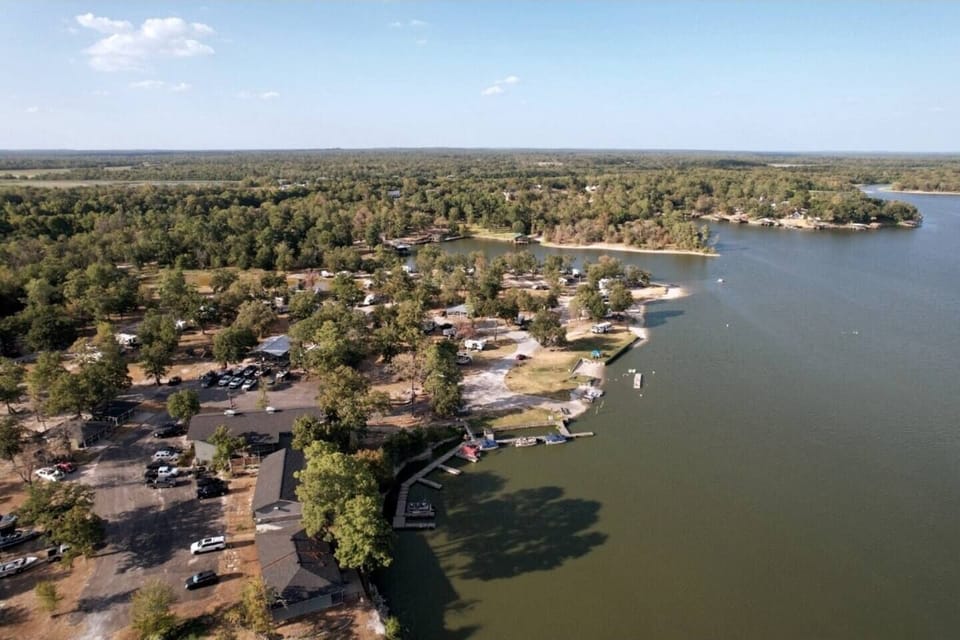 The White House Exterior: Aerial view of Bethy Creek.