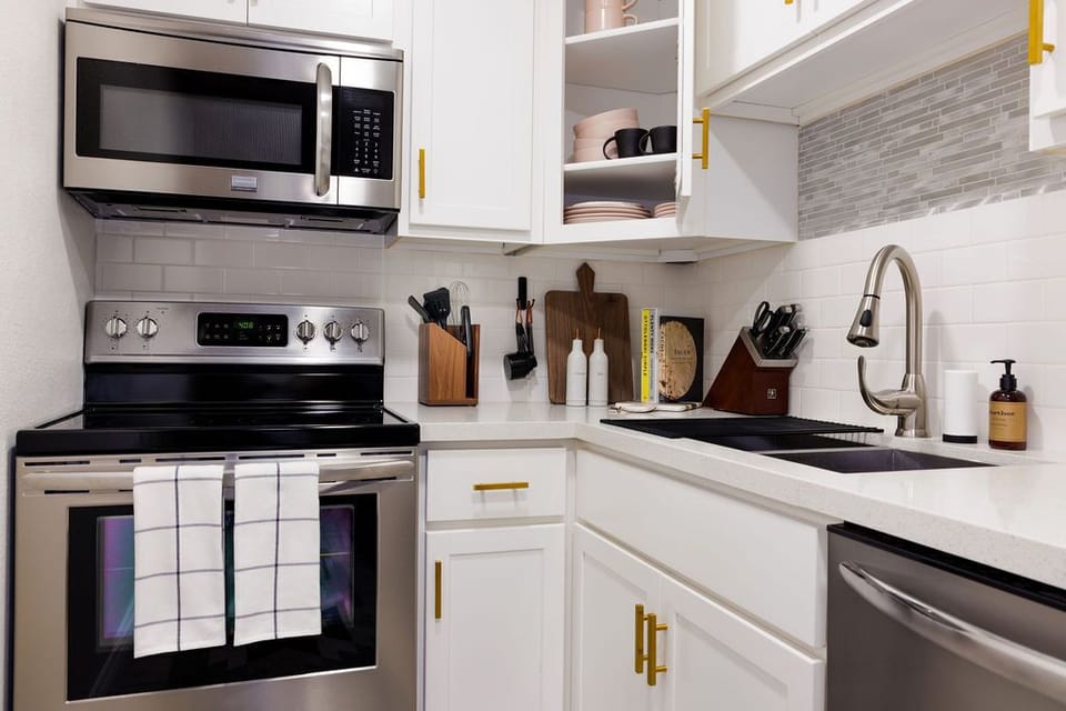 Fully stocked kitchen for any of your cooking needs