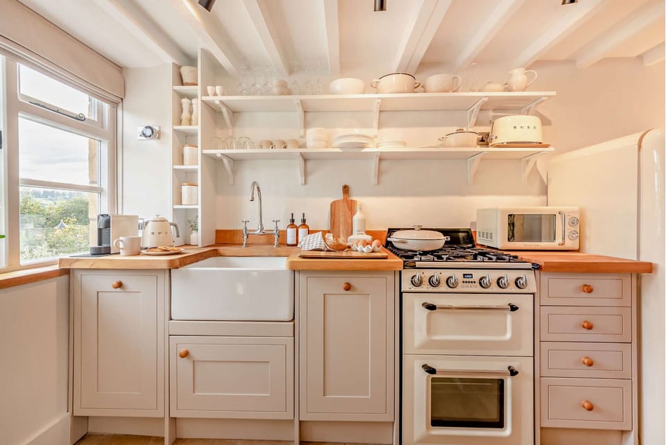 Rosewood Cottage Kitchen - StayCotswold