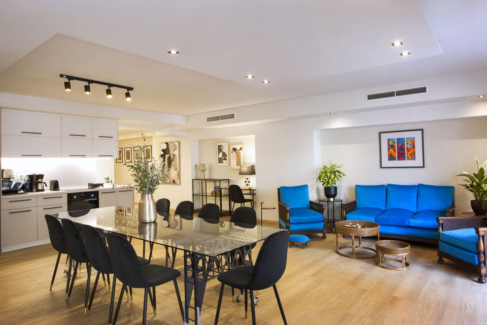 Comfortable living space to welcome all guests.