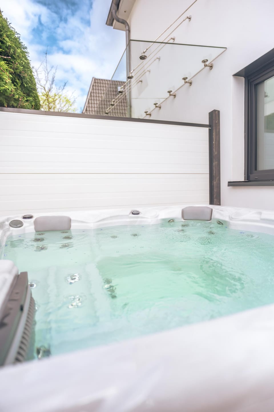 Outdoor spa tub