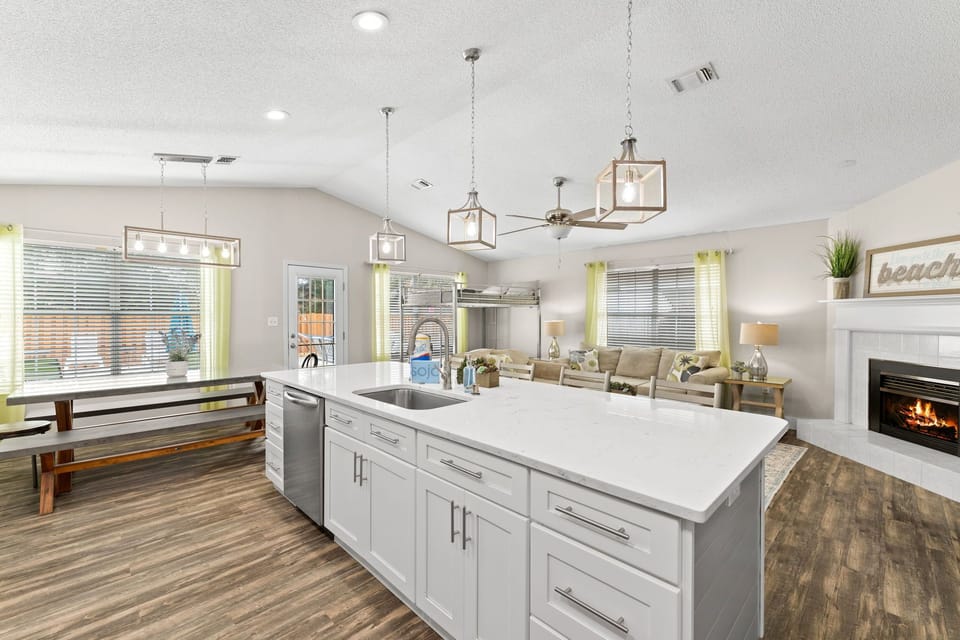 The open floor plan allows for larger groups.