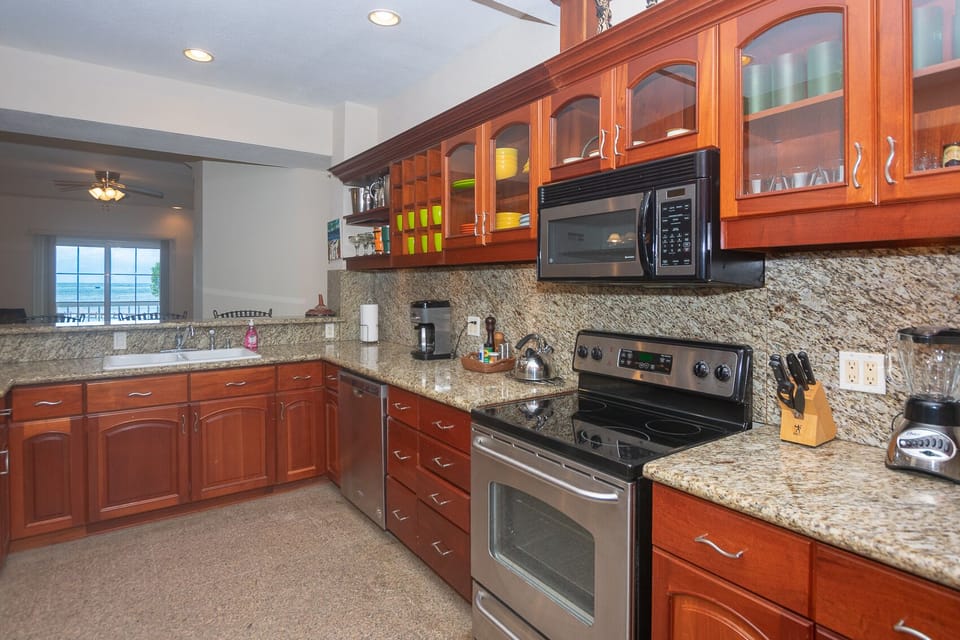 Full Kitchen