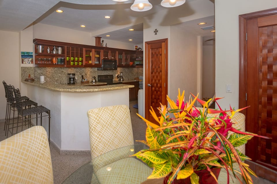 View from the round dinning table with breakfast bar.