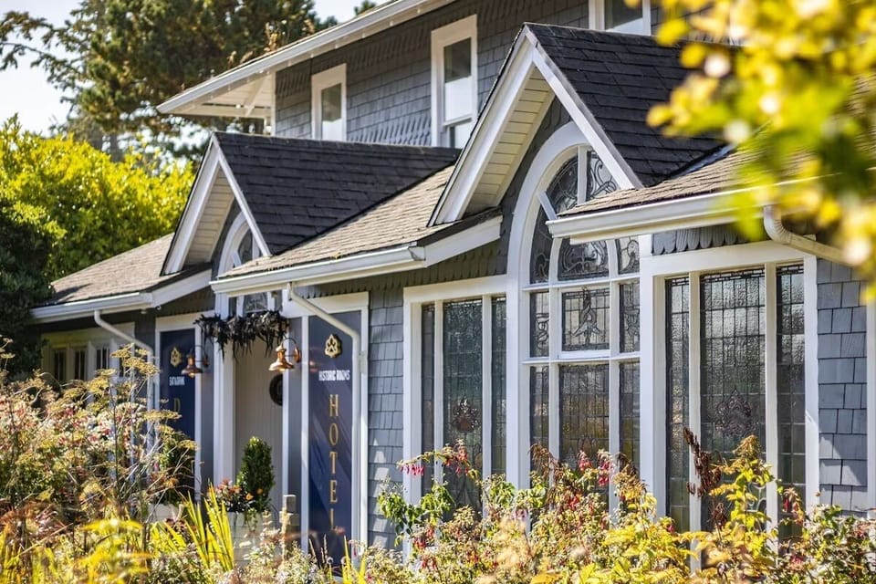 Stroll past charming shingles and sunlit windows on arrival.