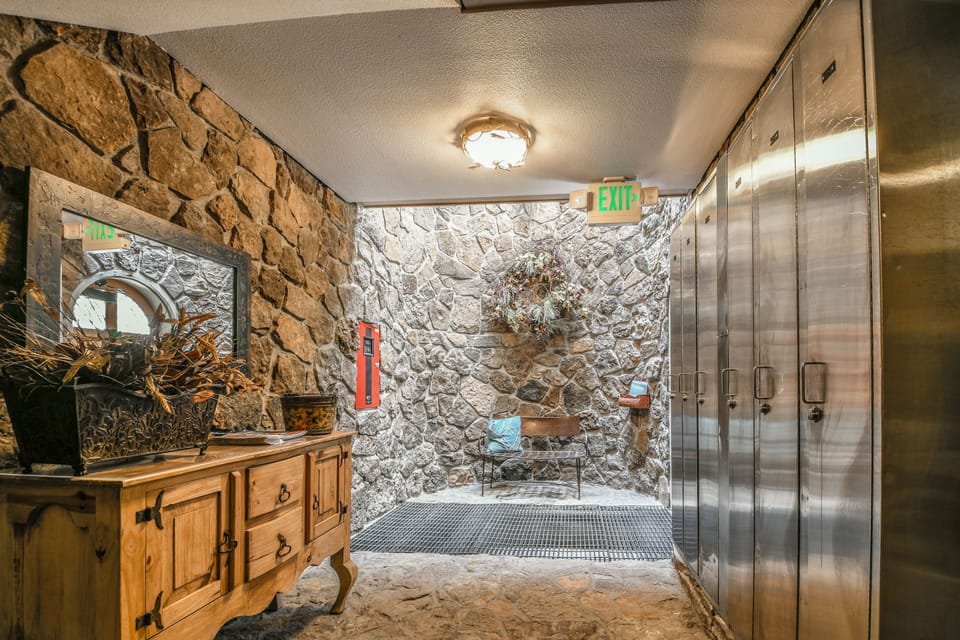 Ski Lockers