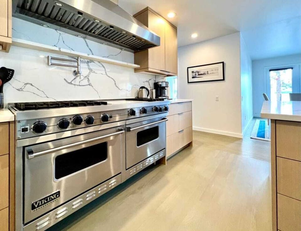 Double Viking oven  and pot faucet