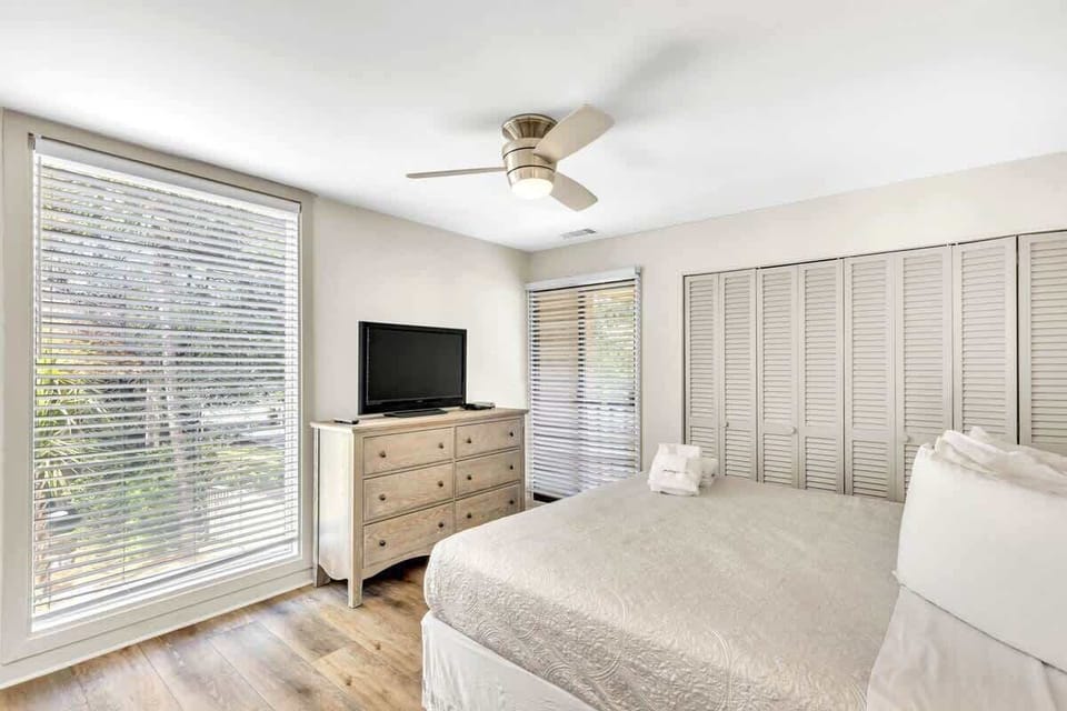 Guest Bedroom with King Bed and En-Suite Bathroom