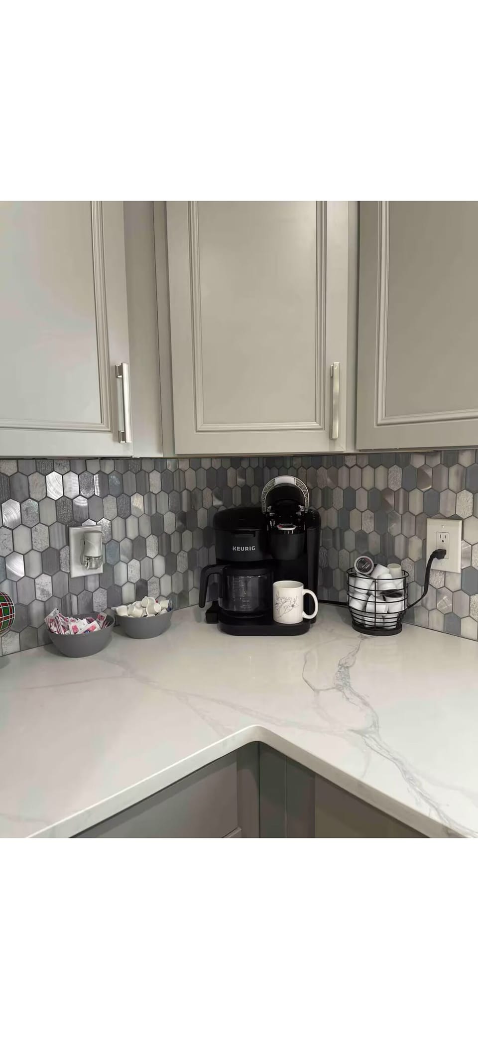 Keurig with coffee pot and kcup. we supply kcups sugar and creamer