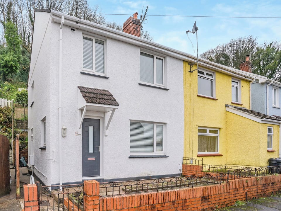 Exterior | The Putts, Mumbles