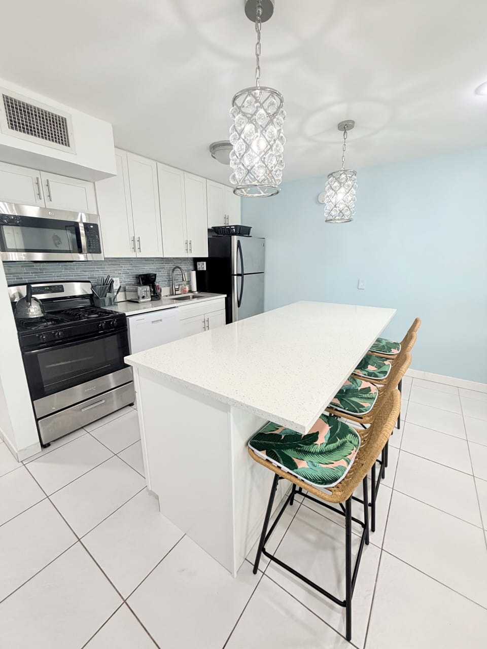 Dishwasher with seating for 4 at counter (extra stools in bedroom closet)