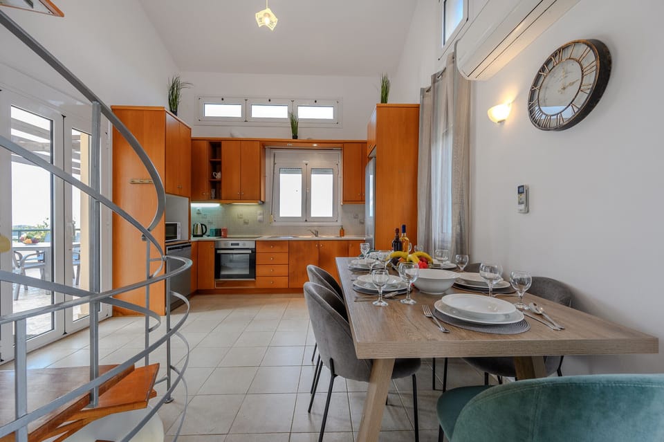 Private pool,Isolation,Sea view,Near beach & tavern,Crete