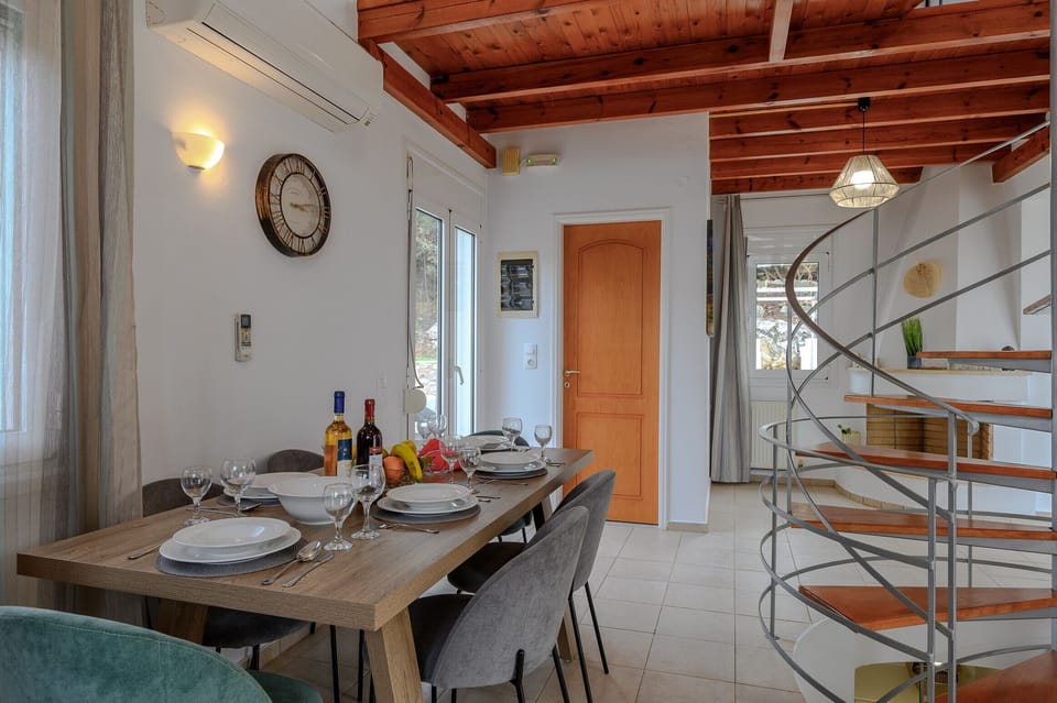 Private pool,Isolation,Sea view,Near beach & tavern,Crete