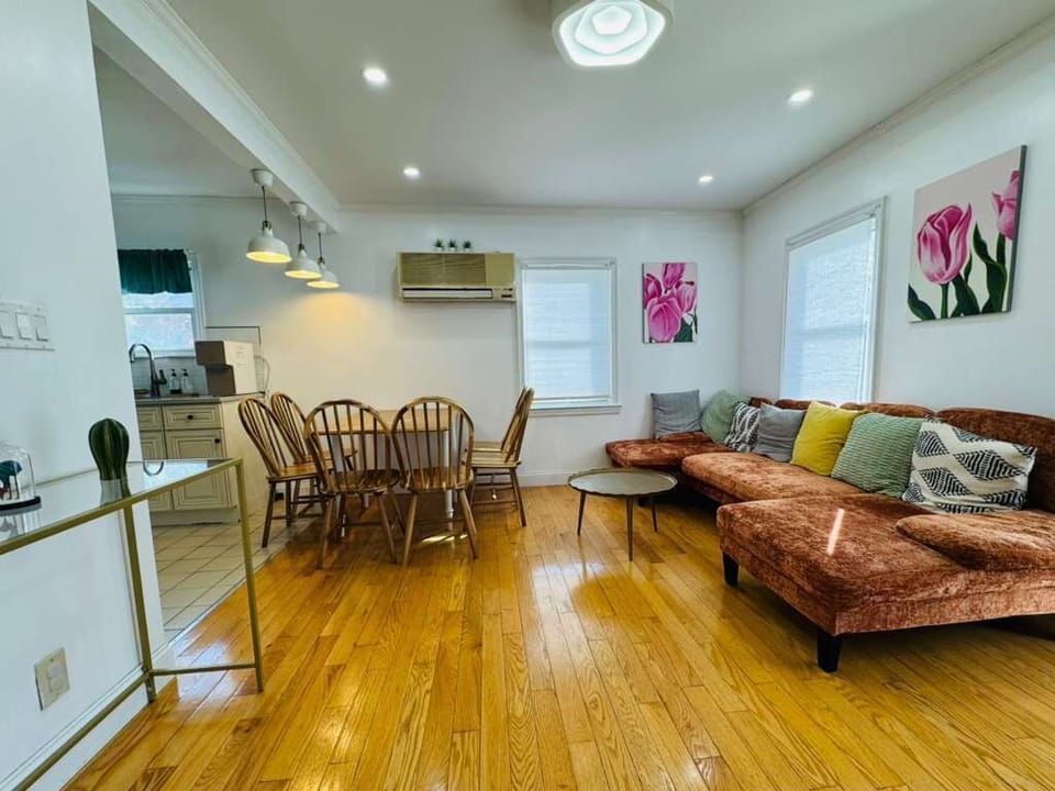 Living room & Dining Area