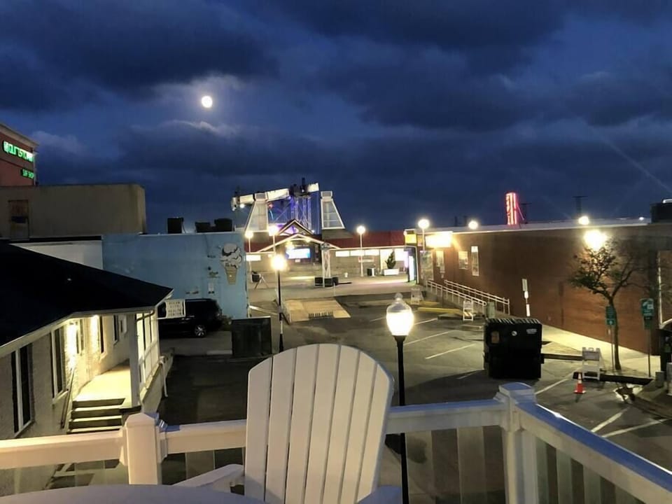 Oceans Calling - Main stage - Seabright can be seen and heard from the deck.  You are 1 block from the concert entrance.