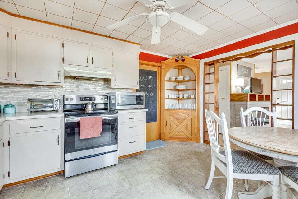 Kitchen | Toaster Oven | Cooking Basics | Dishware & Flatware Provided