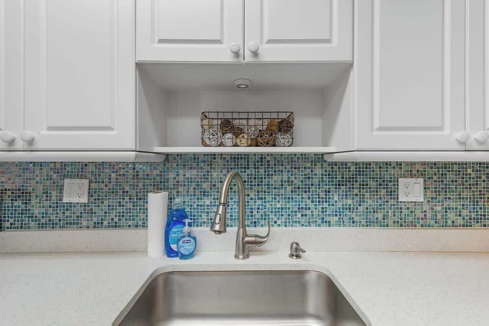 Fully equipped kitchen with clean countertops.