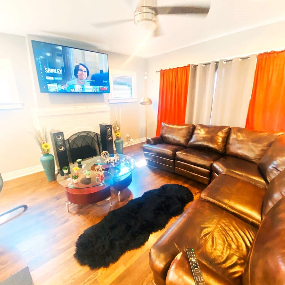 Seating room with original leather finishing