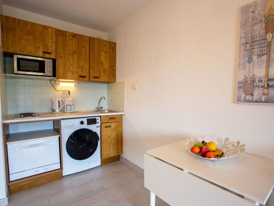 Cabinetry, Property, Furniture, Countertop, Interior Design, Building, Kitchen Stove, Wood, Home Appliance, Kitchen Appliance