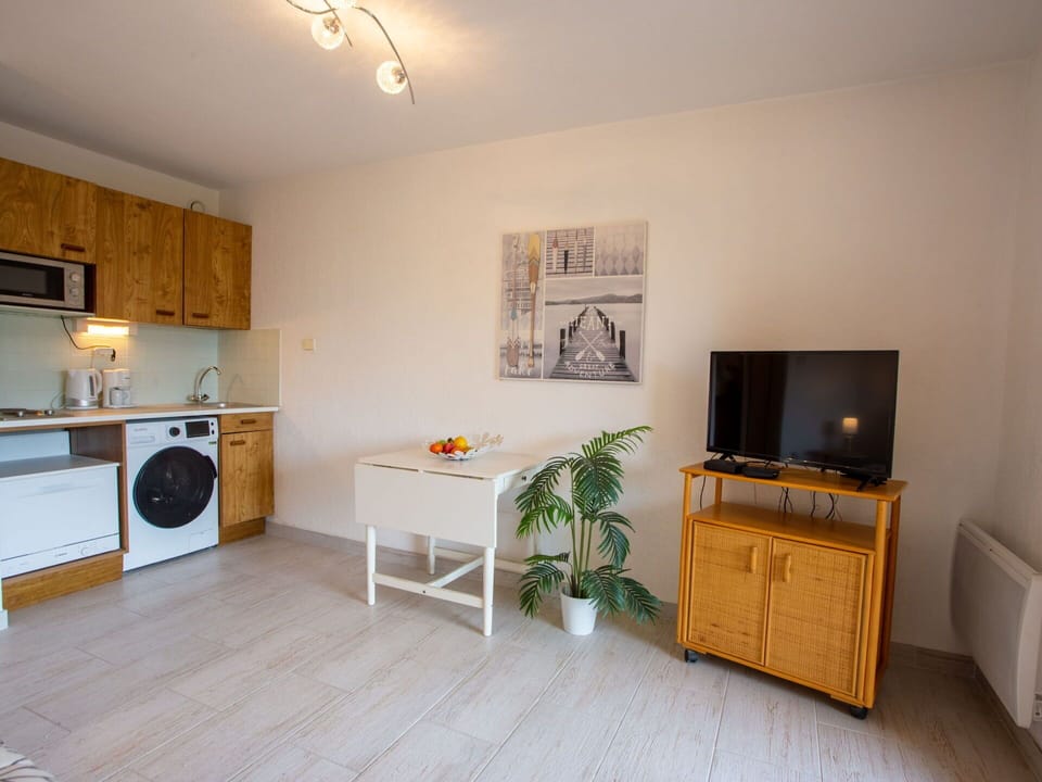 Property, Furniture, Cabinetry, Lighting, Wood, Flooring, Interior Design, Floor, Houseplant, Home Appliance