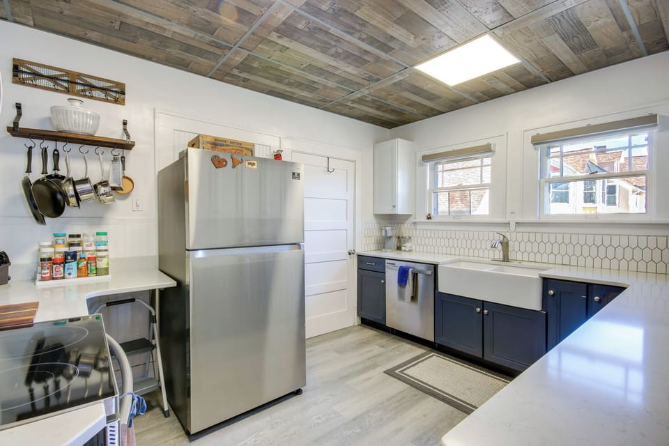 Kitchen | Cooking Basics | Keurig | Trash Bags/Paper Towels