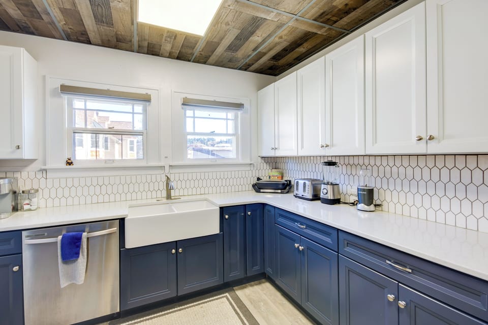 Kitchen | Cooking Basics | Keurig | Trash Bags/Paper Towels