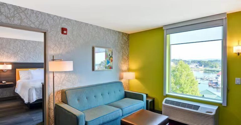 Unit with Queen bed and separate living area