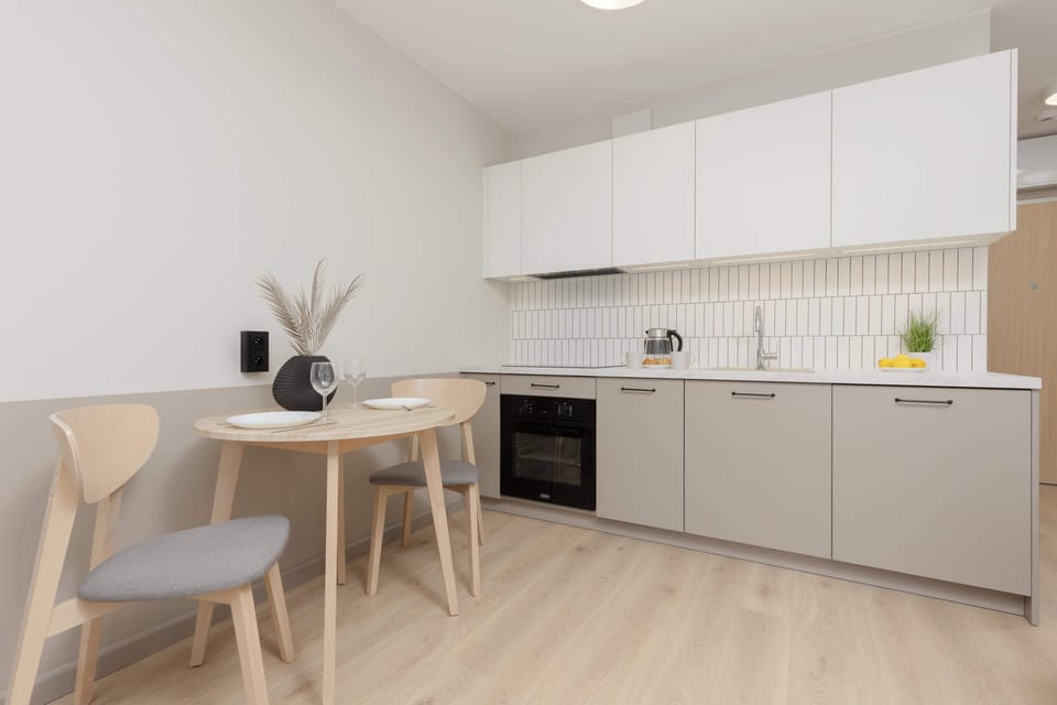 View of the fully equipped kitchenette
