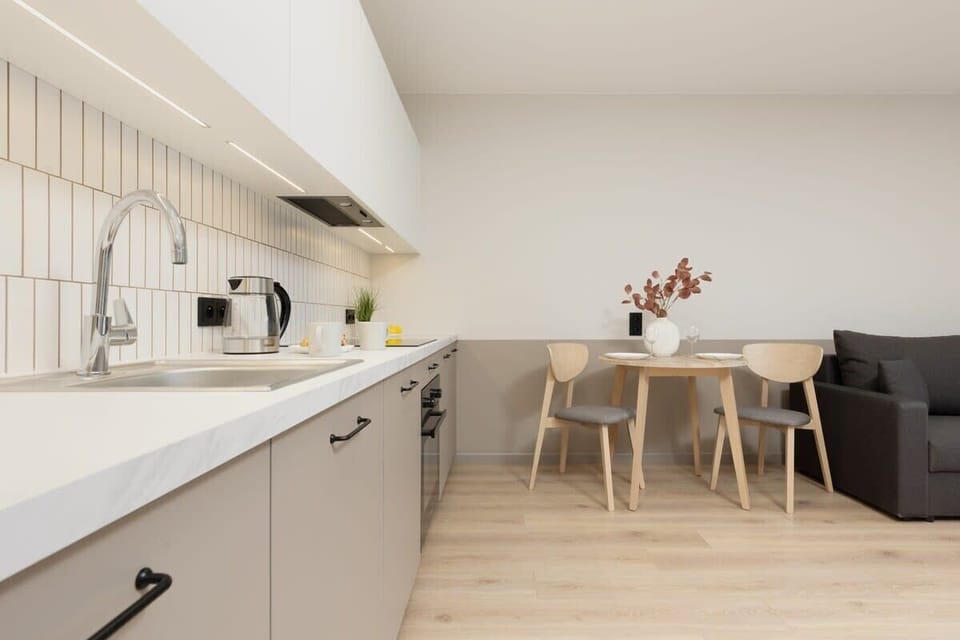 Fully equipped kitchenette.