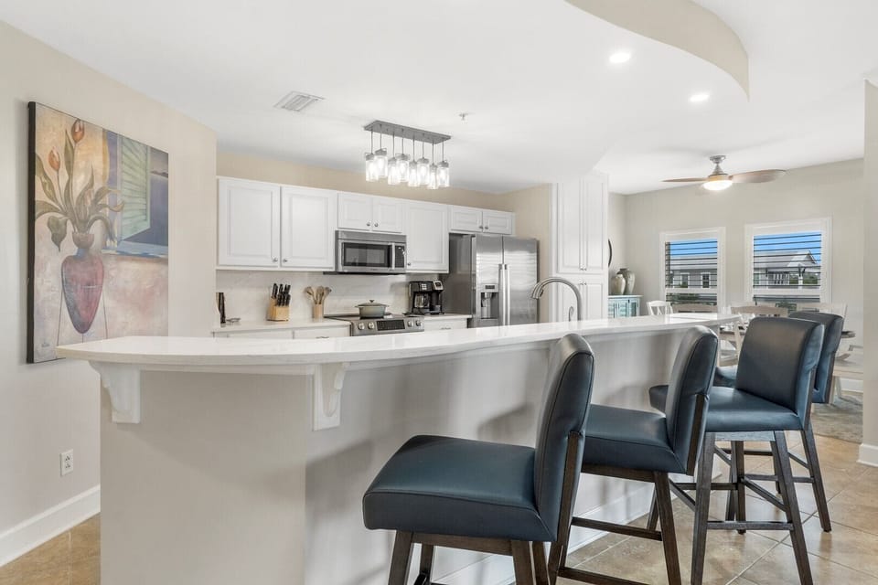 Kitchen with Breakfast Bar