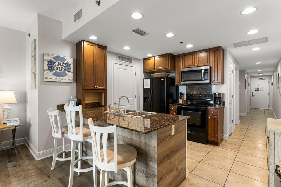 Kitchen with Breakfast Bar