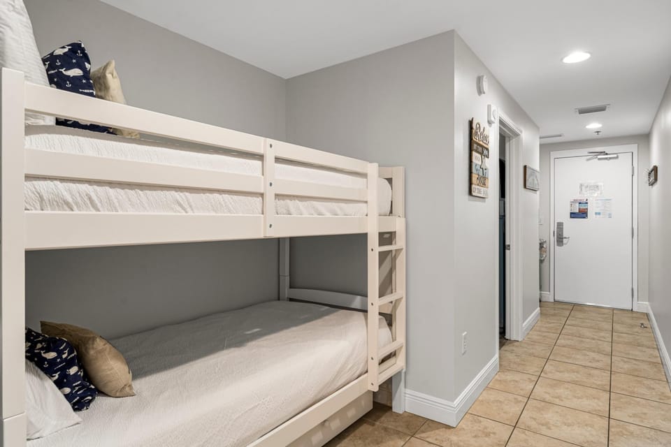 Bunk Alcove