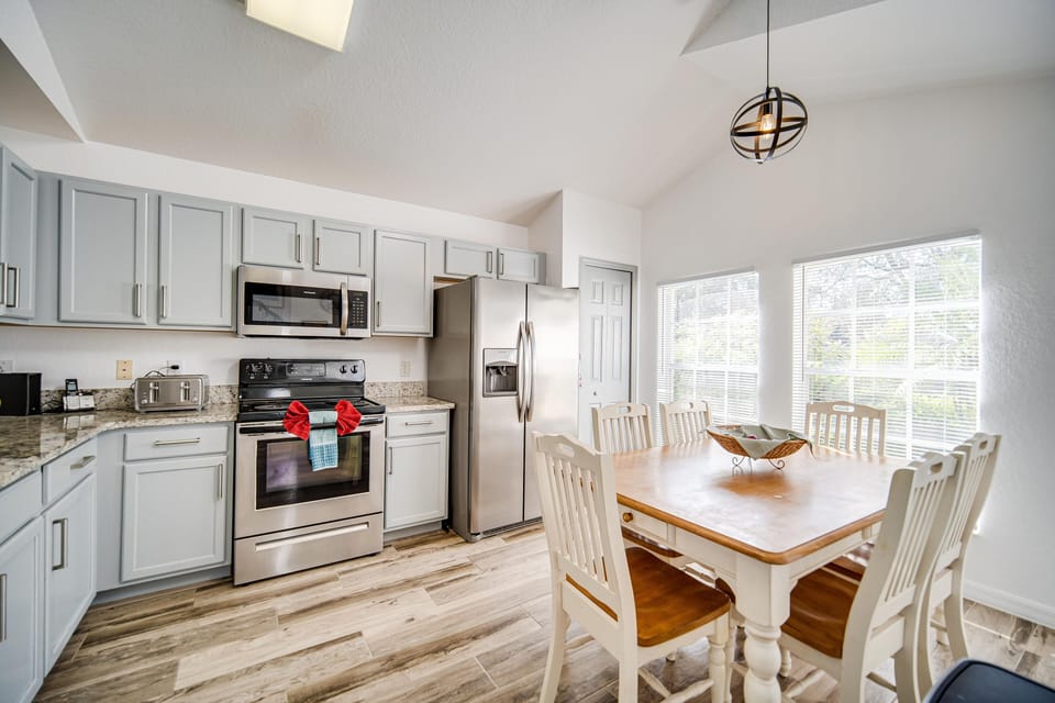 Kitchen / Breakfast Table