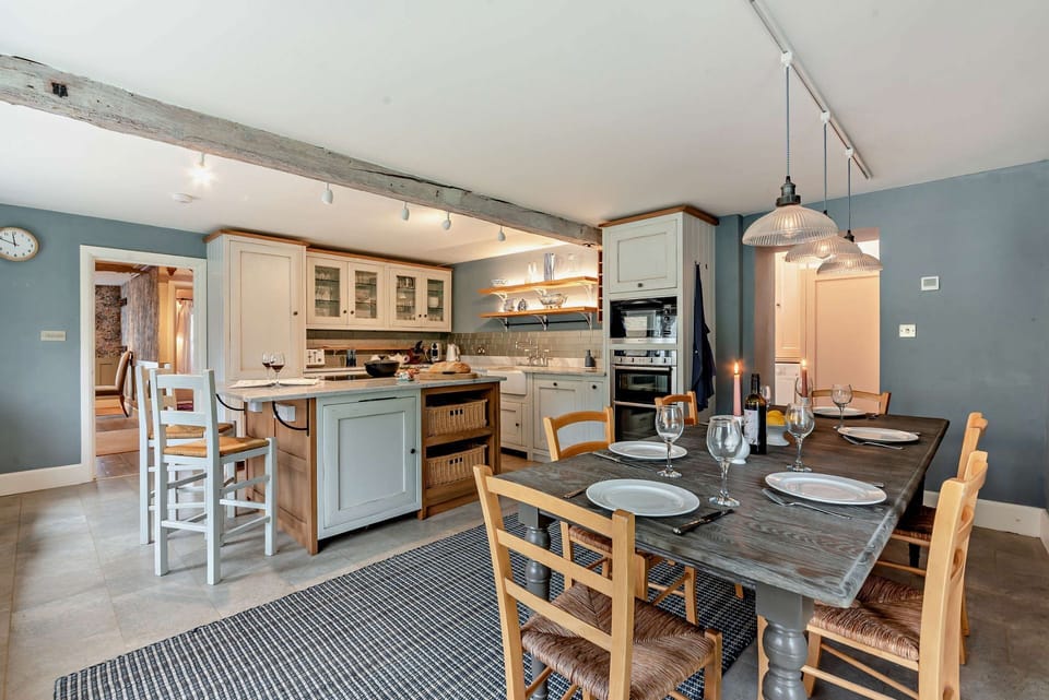 Rectory Barn Kitchen/Dining Room - StayCotswold