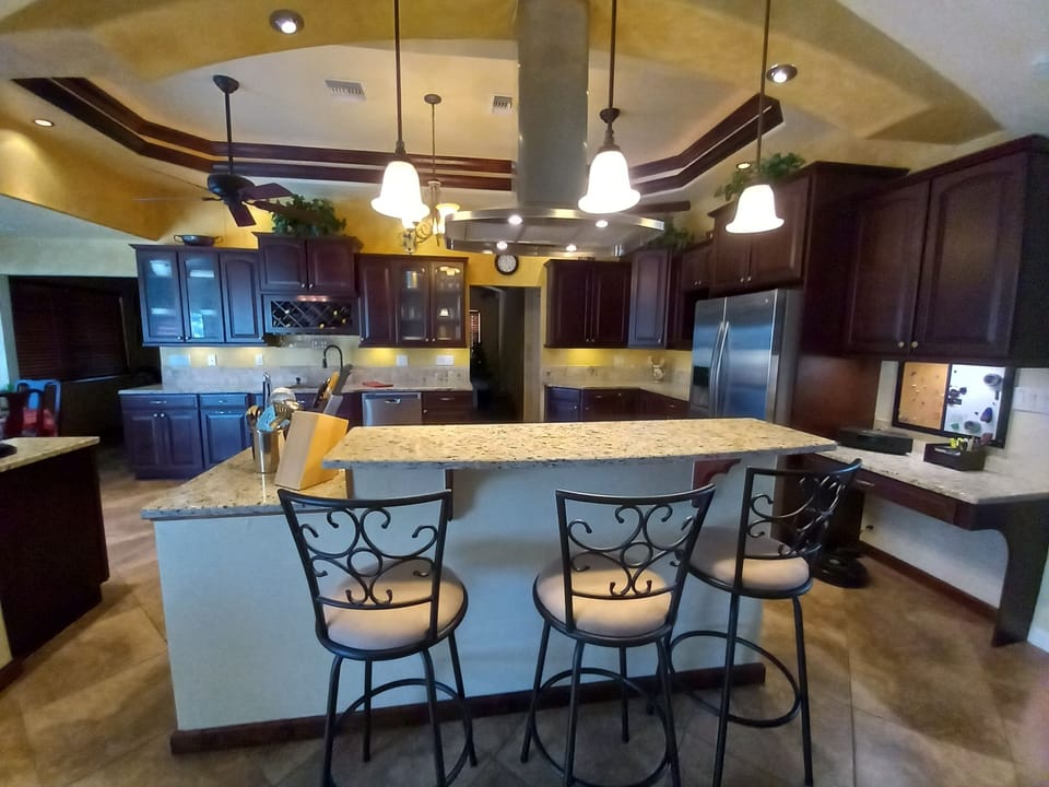 Breakfast bar and kitchen