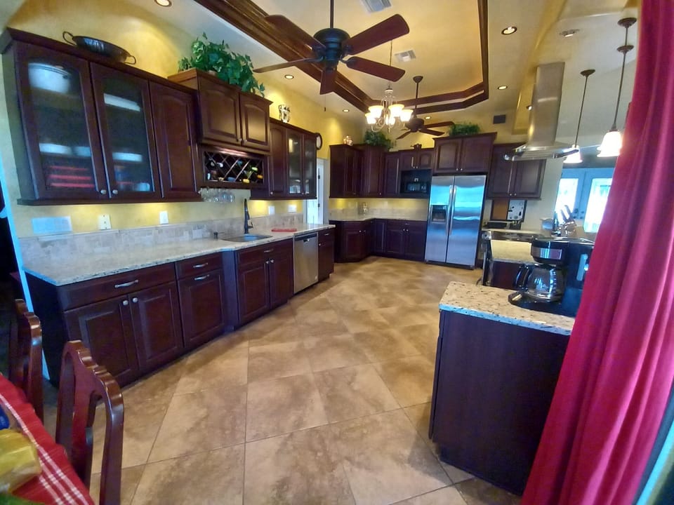 Gourmet-style kitchen
