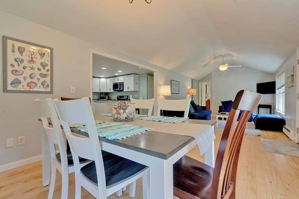 Dinning table / open concept living - dining-kitchen 
