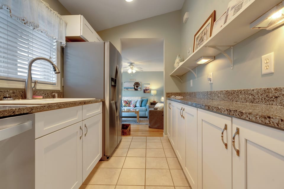 Beautifully renovated and appointed kitchen 