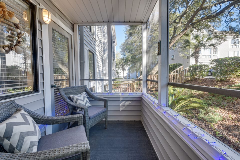 Screened-In Porch | Access to Community Amenities