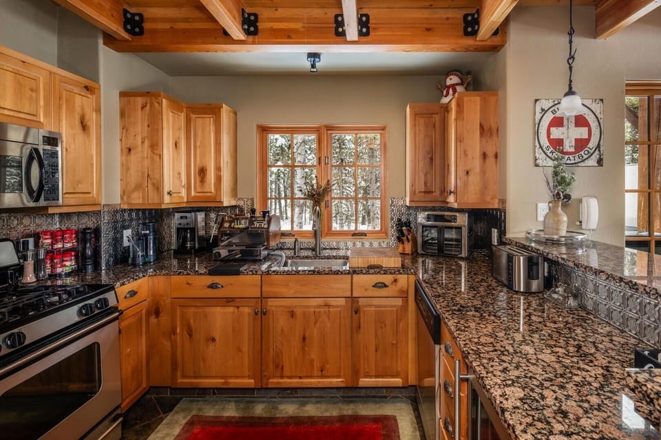 airbnb, vacation rental, VRBO, short term rental, lodging, Big Sky, Big Sky Vacation, Luxury, Rental, Luxury Rental