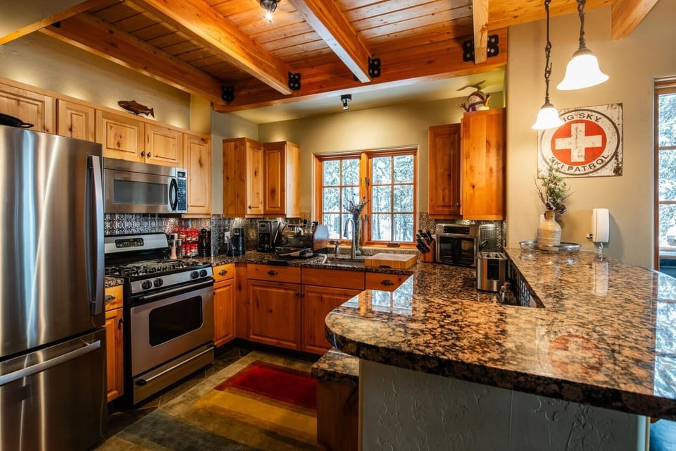 airbnb, vacation rental, VRBO, short term rental, lodging, Big Sky, Big Sky Vacation, Luxury, Rental, Luxury Rental