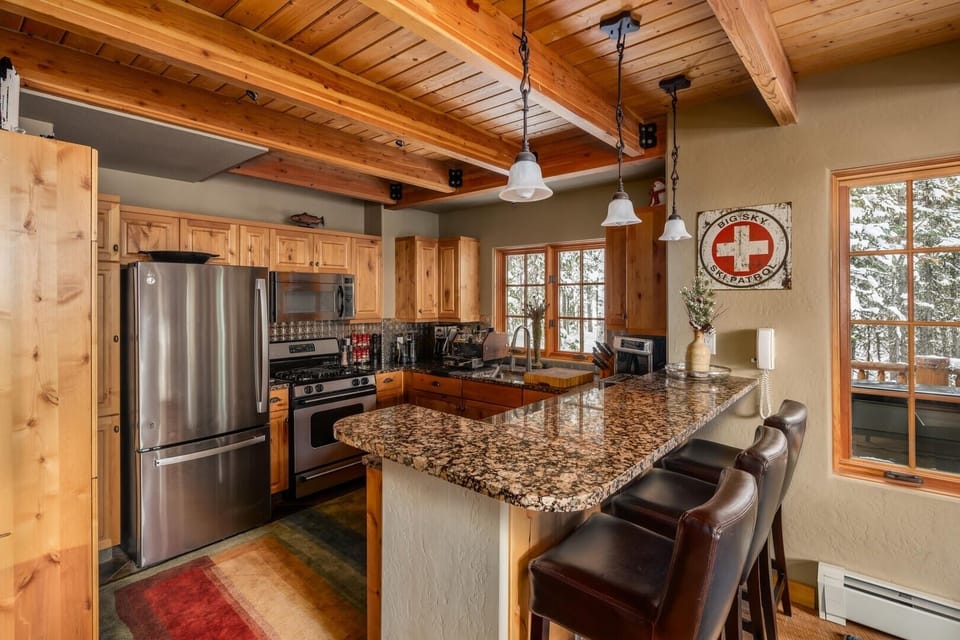 airbnb, vacation rental, VRBO, short term rental, lodging, Big Sky, Big Sky Vacation, Luxury, Rental, Luxury Rental