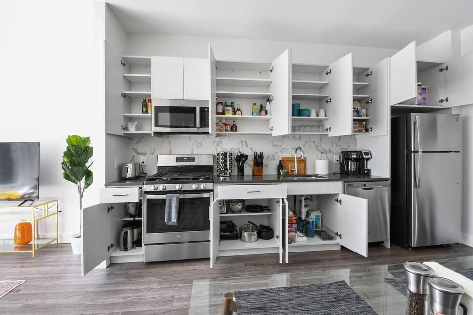 fully stocked kitchen 