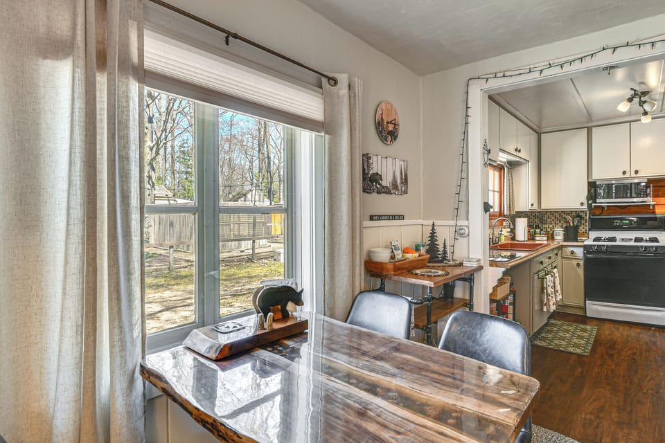 Dining Area | Open Floor Plan | Central Heating
