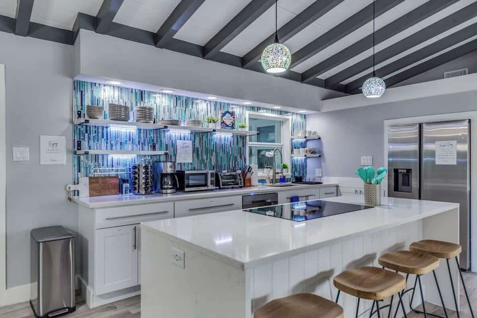 State of the art kitchen with everything you need to entertain or cook a family meal!