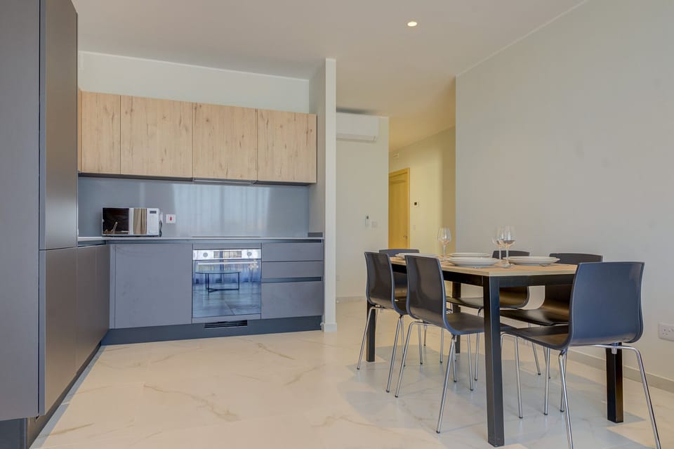 The dining room table can easily accommodate the whole group for a gourmet meal