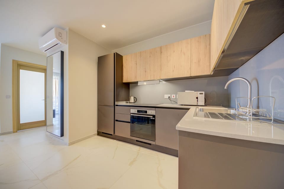 You will quickly forget about your kitchen amenities once you set your sights on our modern cooking 