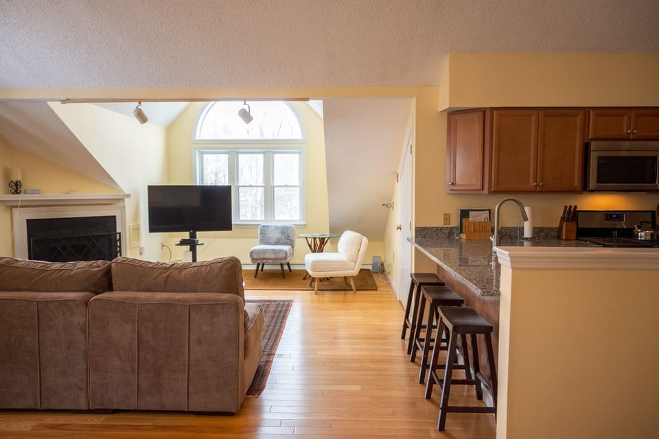 Comfortable and spacious 2 bedroom, sleeps 6.