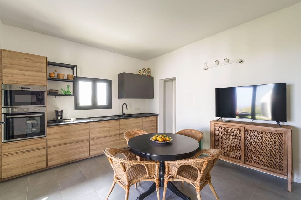 Autumn, Dining Room, Kitchen, Spring, Summer